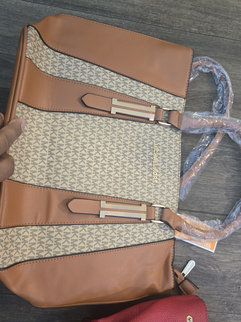 MICHAEL KORS Men's Tan and Beige Signature Tote Bag New - Picture 2 of 4